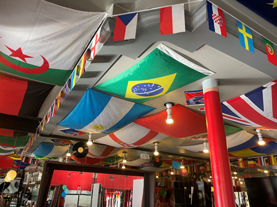 Denfert Café Polyglotte Paris Denfert café Drapeaux 2